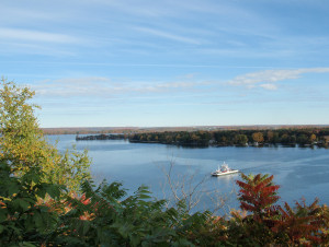 Glenora_Ferry,_Prince_Edward_County_2010_442