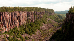 Ouimet_Canyon--the_Length