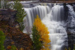 autumn-falls-kakabeka-tim-beebe