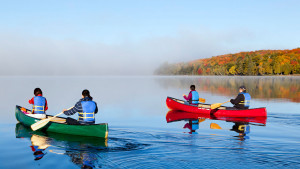 fall-couple-canoe